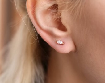 Tiny studs, Silver stud, small studs, minimalist earrings, minimalist jewelry, sterling silver cartilage studs tiny stud, PIERCING JEWELRY