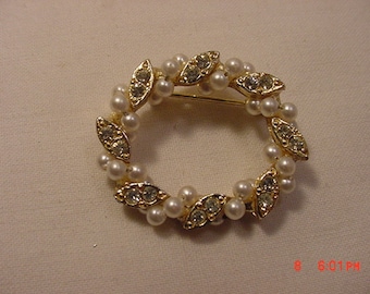 Vintage Wreath Brooch With Faux Pearl & Rhinestone Accents 18 - 643