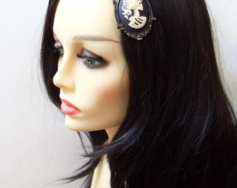 Gothic skeleton skull bride hair-brooch. Cameo jewelry. Gothic jewellery. Gothic wedding. Gifts for her. Gothic bride. Creepy cute jewelry.