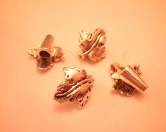 4 beads leaves in antique silver 15 x 15 mm