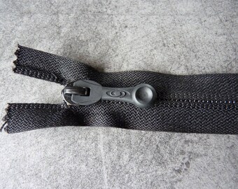 20 cm x 2.5 cm sport black invisible zipper