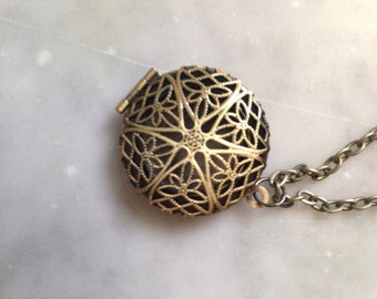 Antique bronze Filigree Locket or Essential Oil Diffuser Necklace-Comes with Leather pads-Aromatherapy Necklace