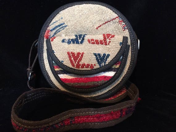 Hand woven vintage Kilim hippie bag , Crossbody Round Shoulder Bag with adjustable strip, round bag, wool bag, vintage Kilim, crossbody bag