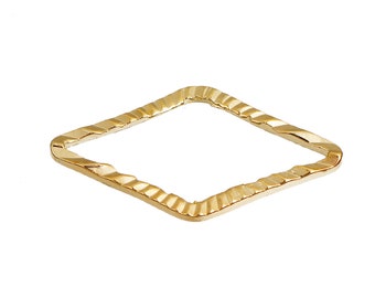5 pearls 14mm x 7mm Golden diamond-shaped setting
