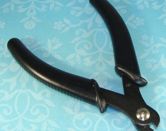 Memory Wire Shear by Beadalon Easy Grip Plastic Handle Cutter 5" Great for Jewelry Makers for Cutting Memory Wire Necklaces or Bracelets