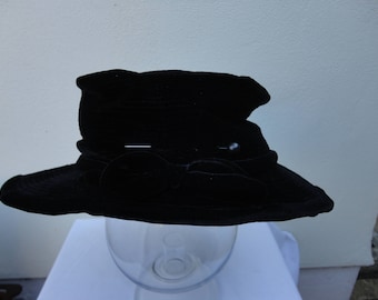 Vintage black velour soft hat.