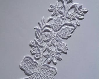 1 31 cm X 8 cm white Venice guipure lace applique