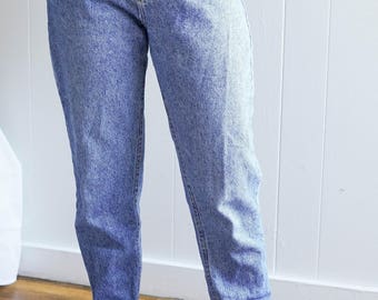 Vintage High Waisted Mom Jeans / 90s Lee High Rise Jeans / Vintage Women's High Waisted Cut Offs / Medium Wash Vintage 90s Jeans Size 27
