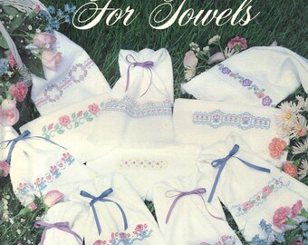 Soft Touch For Towels - Leisure Arts Cross Stitch Pattern Leaflet 2124