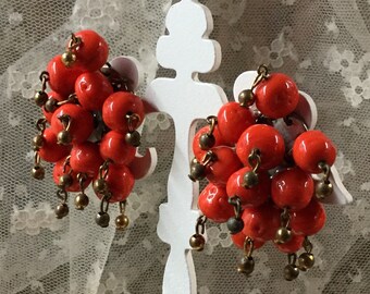 Flirty Signed Coro Bright Red Orange Glass Bead Cha Cha Earrings Screwback Dangling Tarnished Gold Tone Beads 1940's