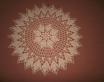 N62 DOILY crocheted in cotton