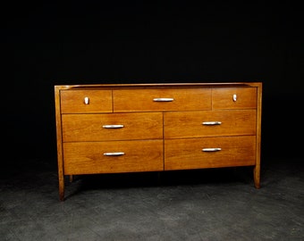 Mid century modern 7 drawer dresser by Drexel