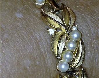 Vintage Crown Trifari Leaf Pearl and Rhinestone Bracelet Gold Tone