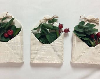 Envelope wall pockets