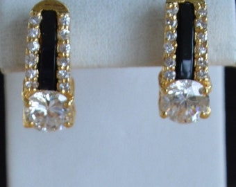 On sale Pretty Vintage Black, Clear Rhinestone Pierced Earrings, Gold tone (R15)