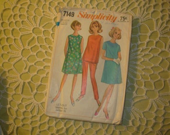Simplicity Maternity Sewing Pattern 7149 Size 12 and 32 Bust