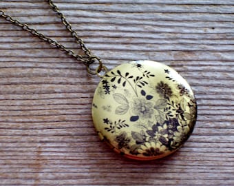 Black and Brass Floral Art Locket Necklace, Round Black Flower Locket, Botanical Locket, Floral Locket, Photo Locket, Mother's Day Gift