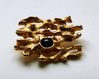 1970s Robert Larin Brutalist Gold plated Brooch with a Black Glass Cabochon