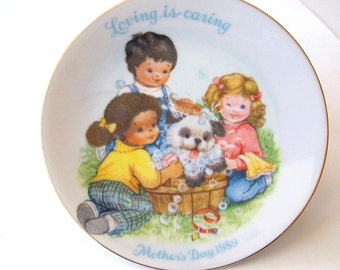 Mother's Day Plate from Avon "Loving is Caring" 1989 - Mother's Day Decor, Avon Plate
