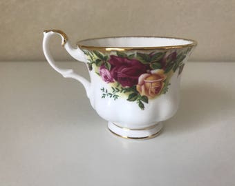 Bone China Teacup Royal Albert Old Country Roses