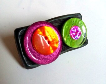 Spring button brooch