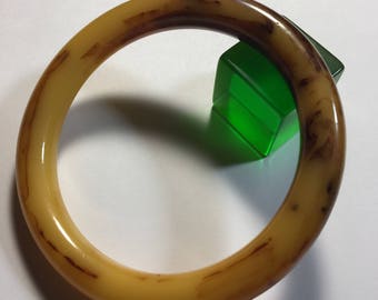 Chunky thick vintage bakelite ripe banana color tube bangle
