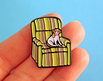 Marty's ugly chair & Eddie the dog, enamel pin - 90s - frasier pin - TV inspired - sitcom - pin badge - flair - lapel pin