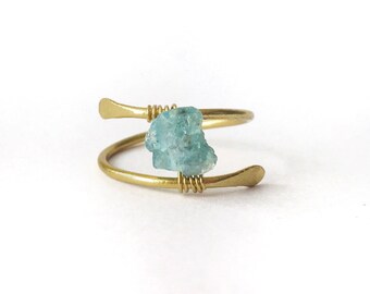 Rough Apatite Ring, Raw Stone Ring Gold, Boho Thumb Ring, Raw Crystal Ring Gold, Raw Blue Stone Ring, Wrap Ring, Raw Aquamarine Ring Gold