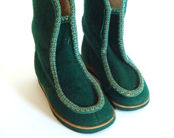 Vintage winter boots, green unisex kids boots, felted boots, soviet fashion, ussr, 80s, Russian boots, Christmas boots, wool boots