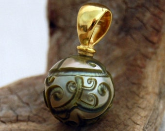 Terra - OOAK Tahitian Pearl Pendant, pendant necklace, pearl necklace, hand carved, pearl pendant, gold, anniversary, gift for her, woman