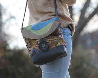 Vintage style hand painted purse - bobbinsNbrushes