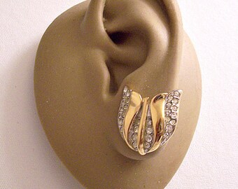 Monet Crystal Flower Discs Clip On Earrings Gold Tone Vintage Swirl Smooth Graduated Accent Bands Brushed Backs Comfort Paddles