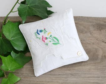 Lavender Drawer Sachet, Vintage Embroidered Hankie Sachet, Bridal Bridesmaid Gift For Her