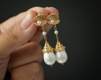 Shell Pearl Earrings Stone Earrings Pearl Earrings Drop Earrings Delicate Earrings White Earrings Gemstone Earrings Bridesmaid Earrings