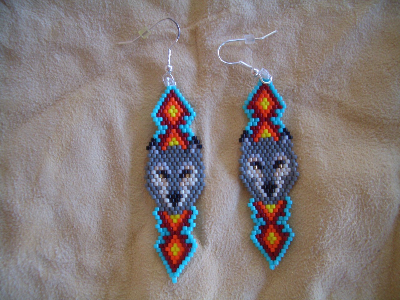 Wolf Head Beaded Earrings Native American Hand Made Light 4757