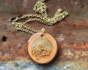 Natural Wood Jewelry, Wooden Necklace, Flower Pendant, Dried Flowers, Floral Boho Pendants, Pressed Flowers, Wood Resin Jewelry, Wood Slice