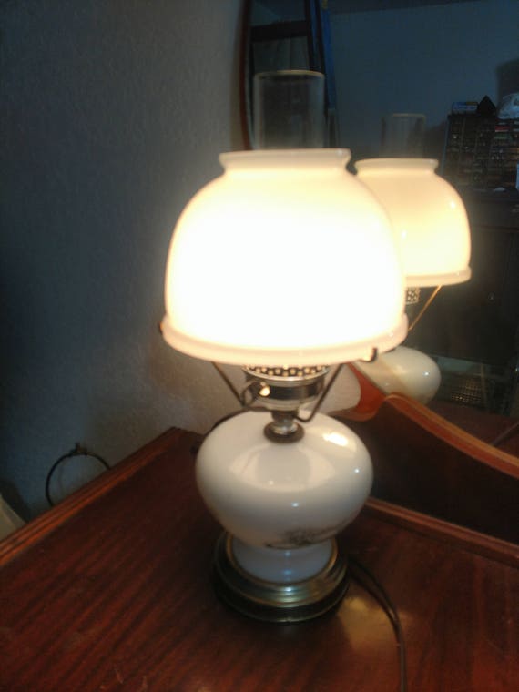 Vintage Currier Ives Milk Glass Electric Lamp