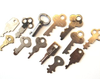 Vintage Key Lot: Small Silver & Gold Jewelry Supplies, Etc. Unusual Shapes