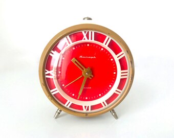 Vintage russian alarm clock "Vytyaz". Soviet Alarm clock. Vintage alarm clock. Working Vintage clock. USSR alarm. Alarm clock. soviet clock
