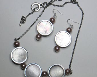 Set of Pearl Necklace and matching earrings #1101