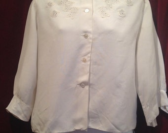 1940's /50's Vintage Ladies Blouse with Lace Trim / Spitzen Klassc / 42