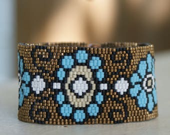 Sky Blue Flower Delight peyote bracelet