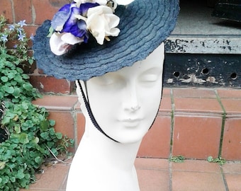 Stunning 1930s 40s navy blue straw tilt hat with pale pink roses decoration on top