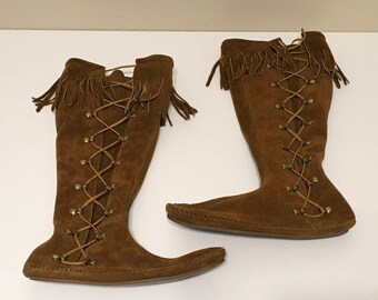 Minnetonka made in USA, knee high moccasin boots Fringed Leather 6 Made in the USA hippie boho festival
