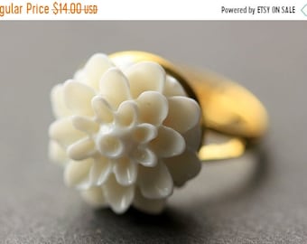 MOTHERS DAY SALE White Mum Flower Ring. White Chrysanthemum Ring. White Flower Ring. White Ring. Adjustable Ring. Handmade Flower Jewelry.