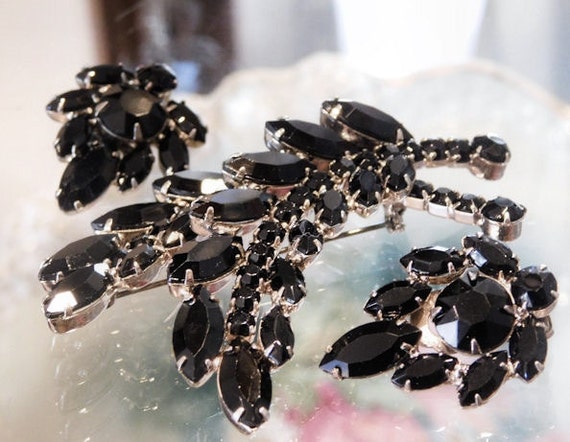 Juliana DeLizza Elster Verified D & E Rhinestone Brooch Earrings Demi Parure Set