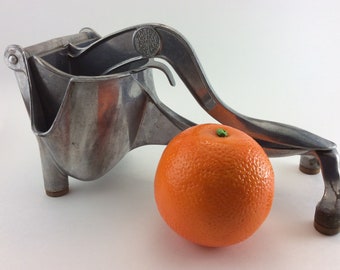 Wear-Ever Aluminum Hand Juicer Juice Press With Strainer Patent 1936 Made In Canada Cast Aluminum Juice Press