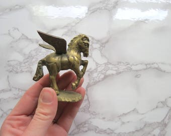 Vintage Tiny Brass Pegasus Figurine // Mid Century Modern Pegasus Horse Statue Fantasy Home Decor Bookshelf Decoration Hollywood Regency