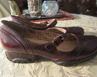 Fabulous Genuine Leather Burgundy Mary Jane Shoes - Size 7M