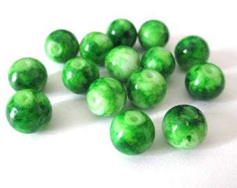 10 green beads speckled glass 8mm (B-09)